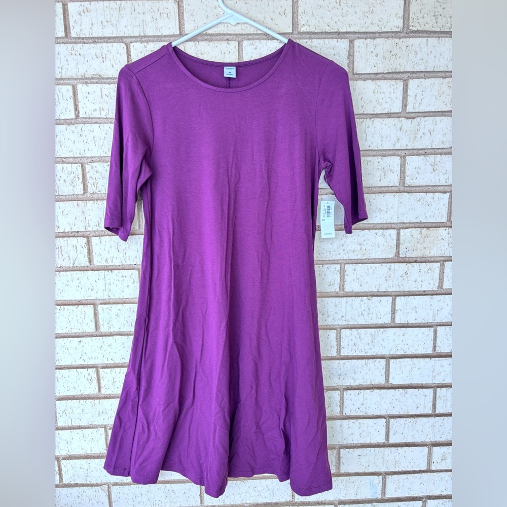 Old Navy plum colored tshirt dress knee length. NWT